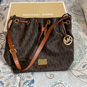 Michael Kors Bucket Bag